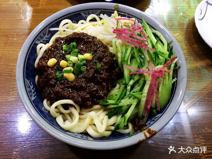 北京胡同经典炸酱面，传统美味传承之旅