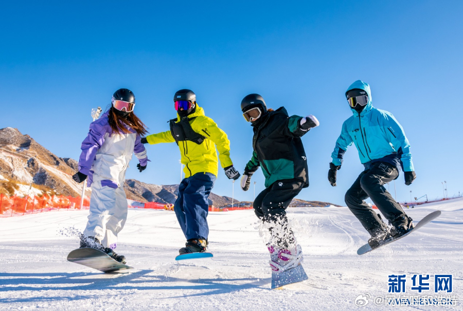 多地冬季旅游活动丰富，冰雪经济持续繁荣