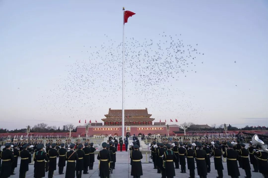 天安门广场元旦升旗仪式，庄严神圣的启幕仪式